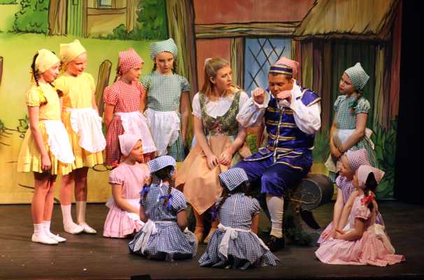 Cinderella Pantomime Broxbourne: Cinderella, Buttons and Jason Kids