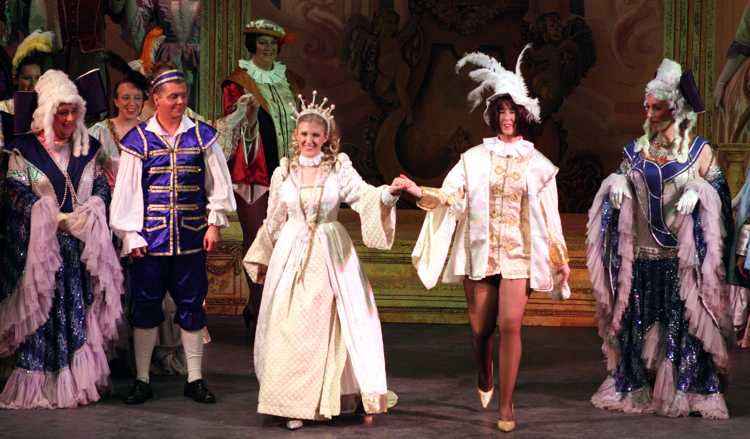 Cinderella Pantomime Broxbourne: Cinderella and Prince Charming in Finale